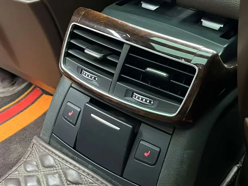 Audi A8 — фото 23