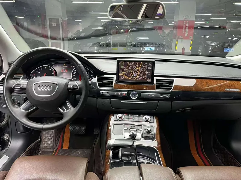 Audi A8 — фото 25