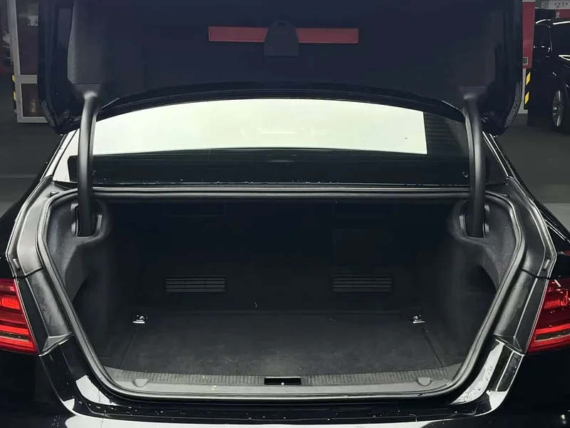Audi A8 — фото 27