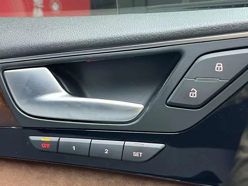 Audi A8 — фото 9
