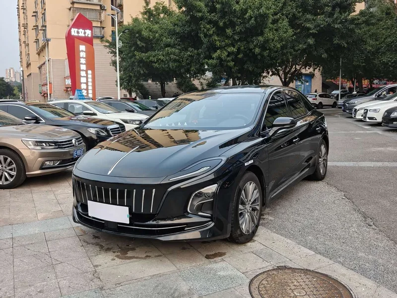 Hongqi E-QM5 — фото 1