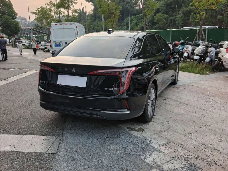 Hongqi E-QM5 — фото 6