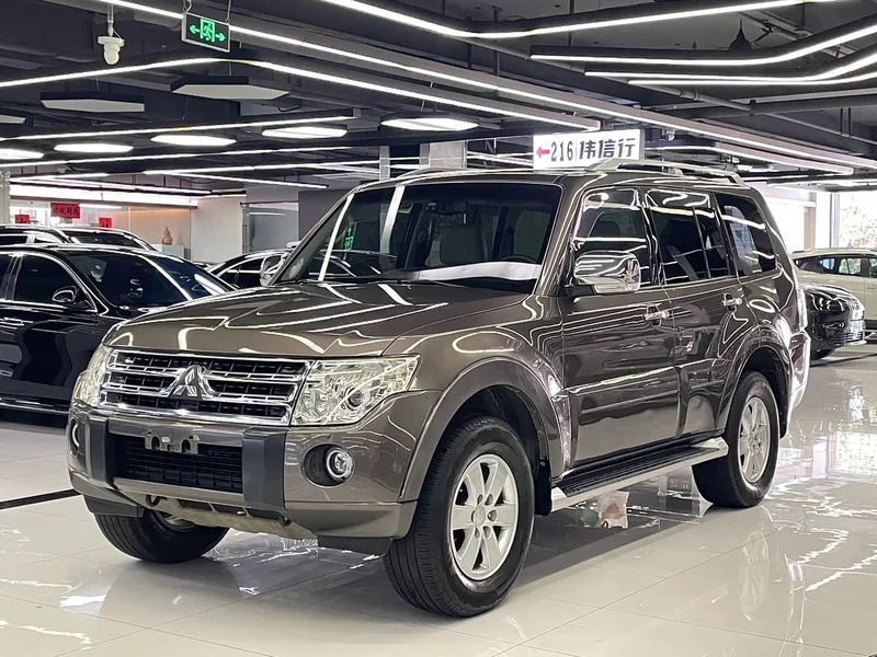 Mitsubishi Pajero (Imported) — фото 1