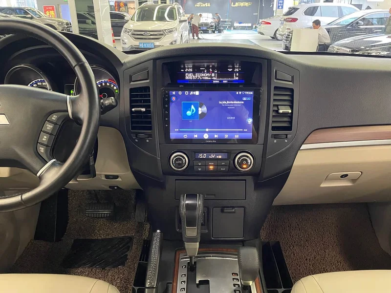 Mitsubishi Pajero (Imported) — фото 18