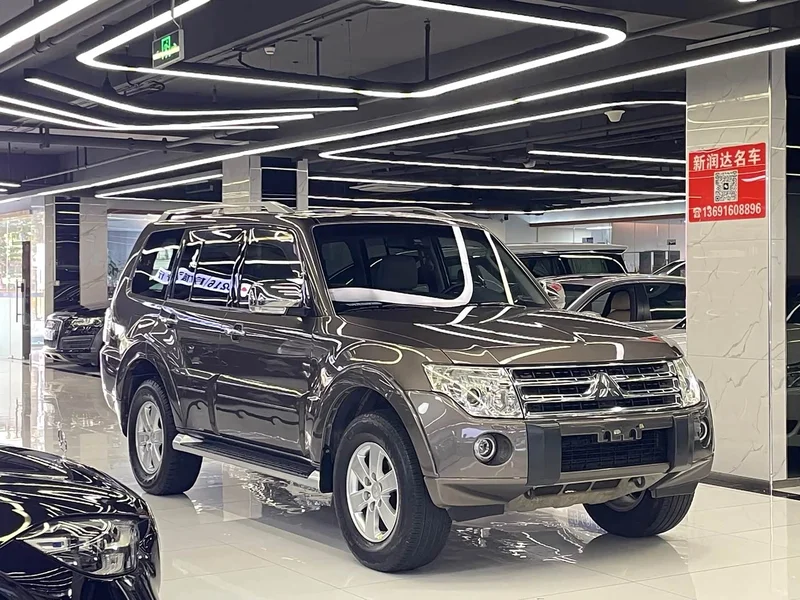 Mitsubishi Pajero (Imported) — фото 3