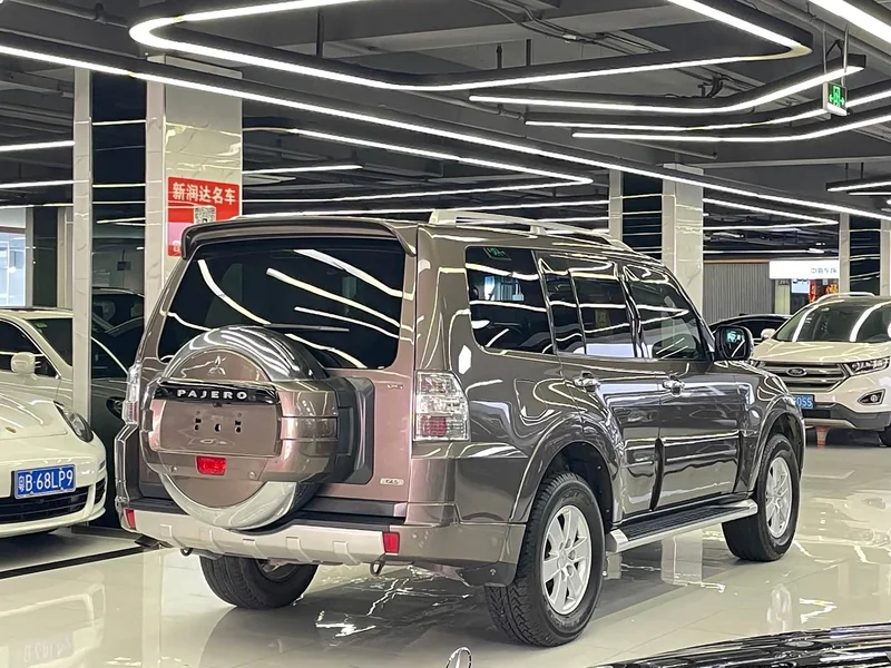 Mitsubishi Pajero (Imported) — фото 4