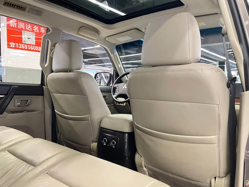 Mitsubishi Pajero (Imported) — фото 10