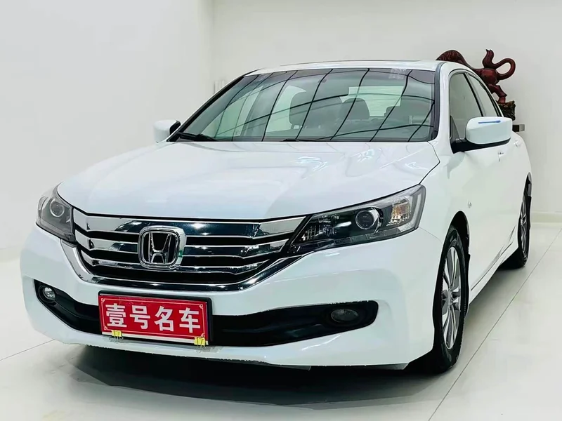 Honda Accord — фото 1