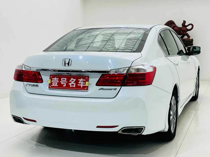 Honda Accord — фото 7