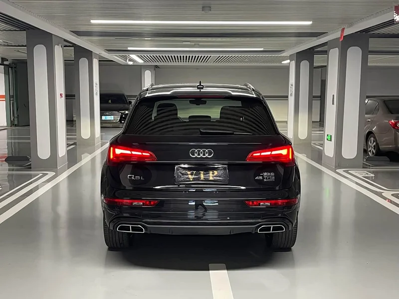 Audi Q5L — фото 28