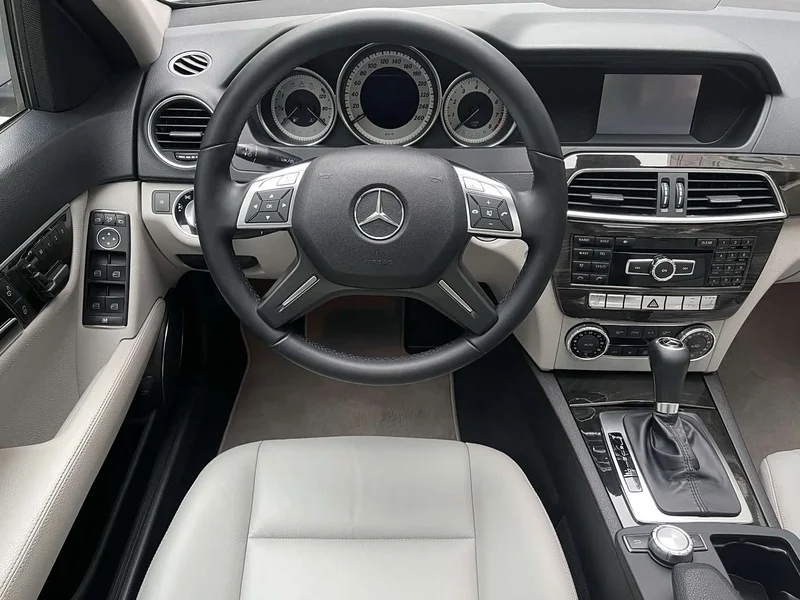 Mercedes-Benz C-Class — фото 14