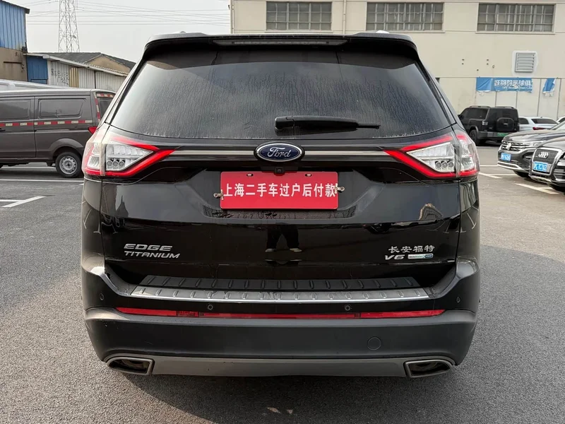 Ford Edge — фото 12