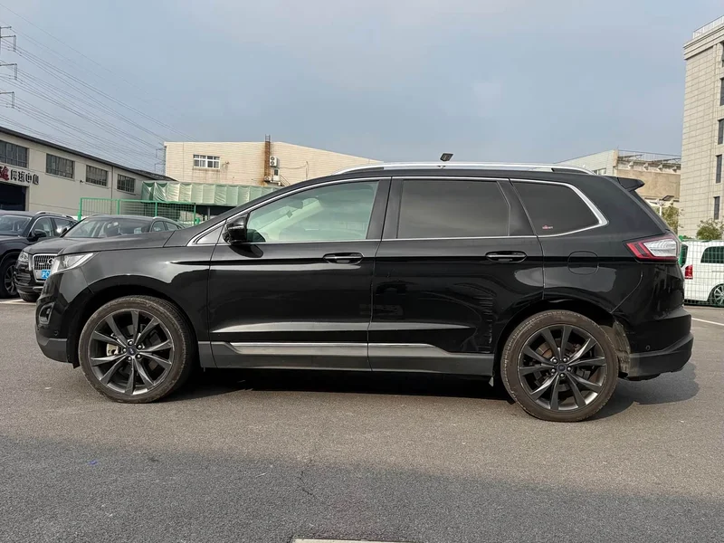 Ford Edge — фото 15
