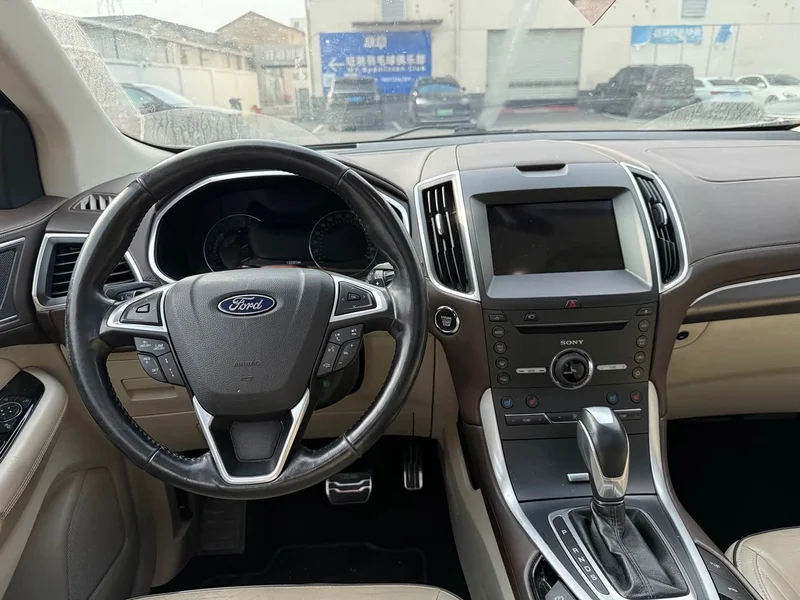 Ford Edge — фото 7