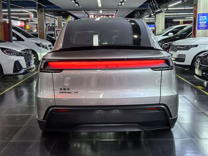 Tesla Model Y — фото 4