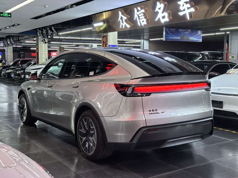 Tesla Model Y — фото 5