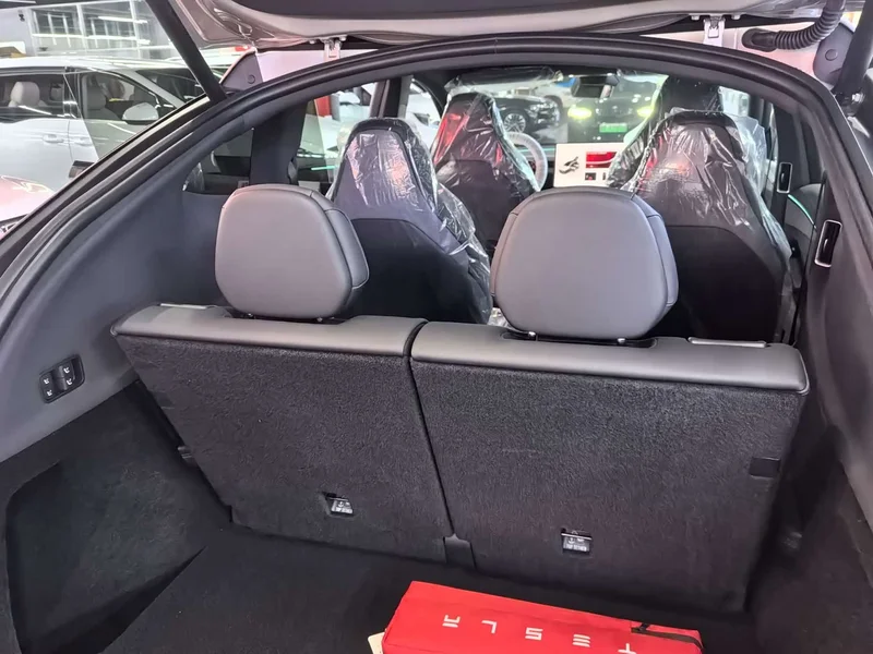 Tesla Model Y — фото 8