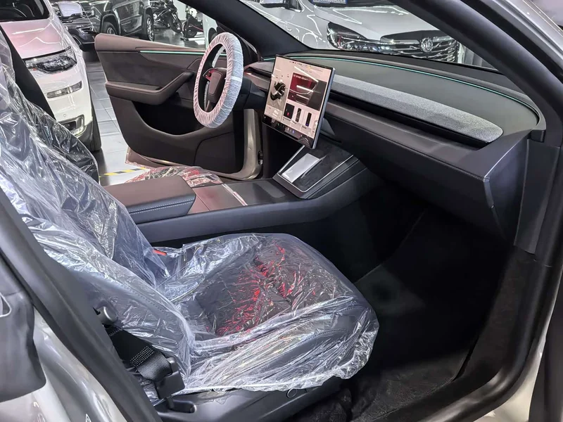 Tesla Model Y — фото 10