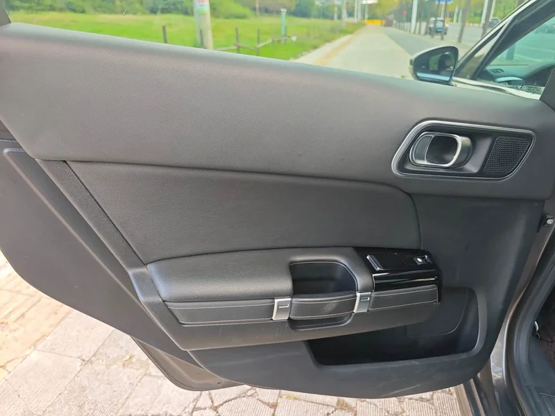 Citroën C6 — фото 10
