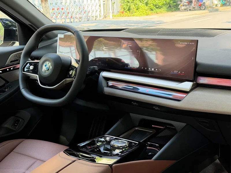 BMW 5-Series — фото 19
