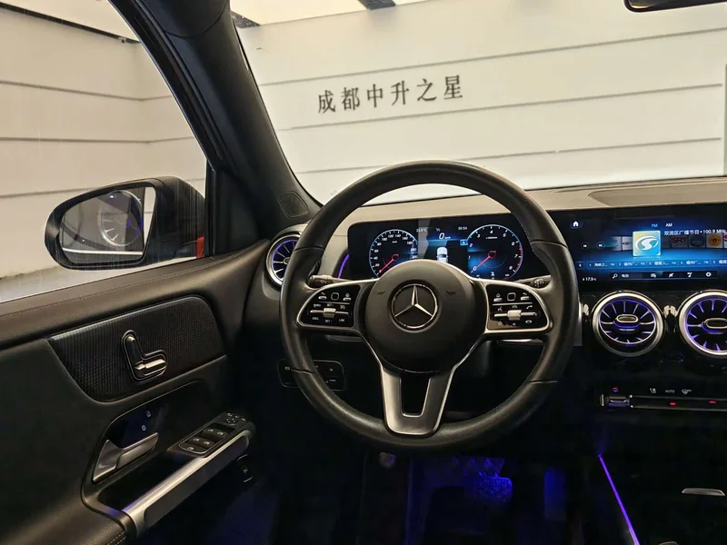 Mercedes-Benz GLB — фото 11