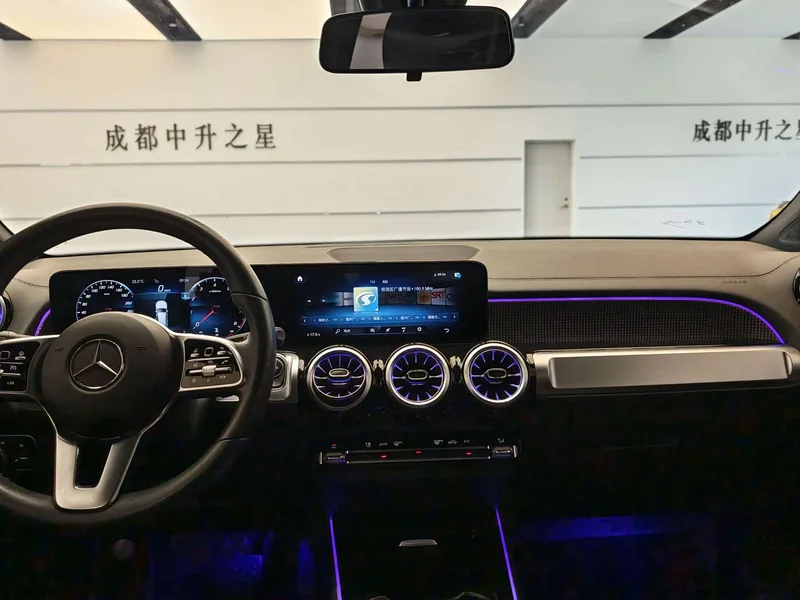 Mercedes-Benz GLB — фото 12