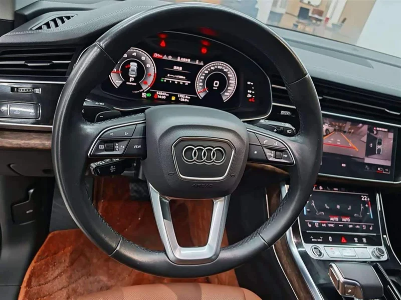 Audi Q7 — фото 10