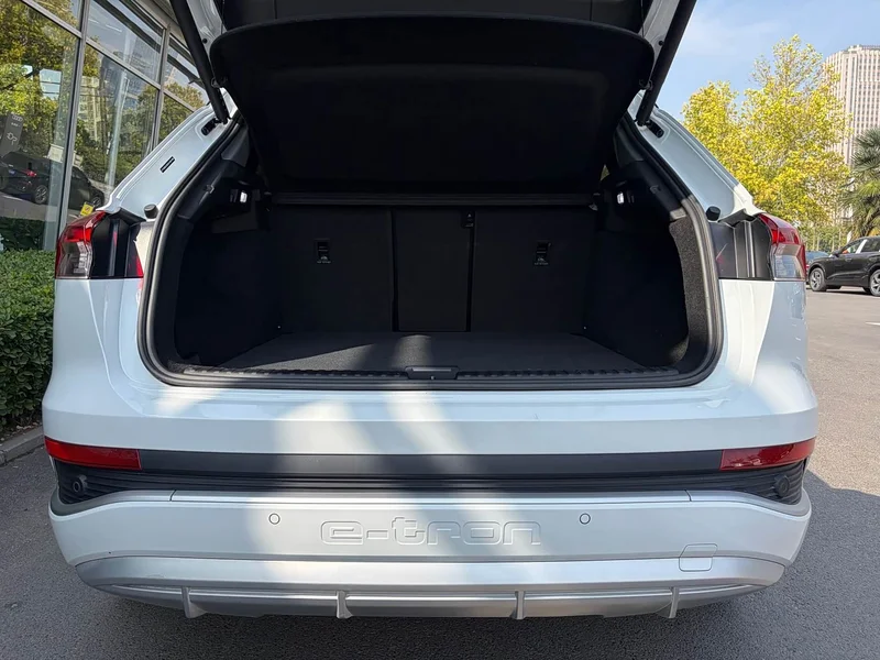 Audi Q4 e-tron — фото 11