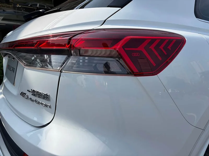 Audi Q4 e-tron — фото 13