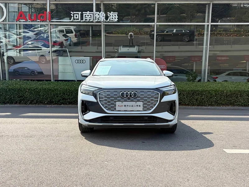 Audi Q4 e-tron — фото 2