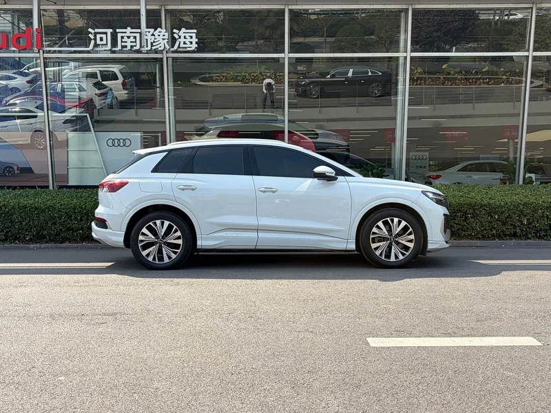 Audi Q4 e-tron — фото 3