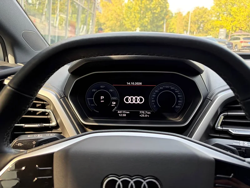 Audi Q4 e-tron — фото 6