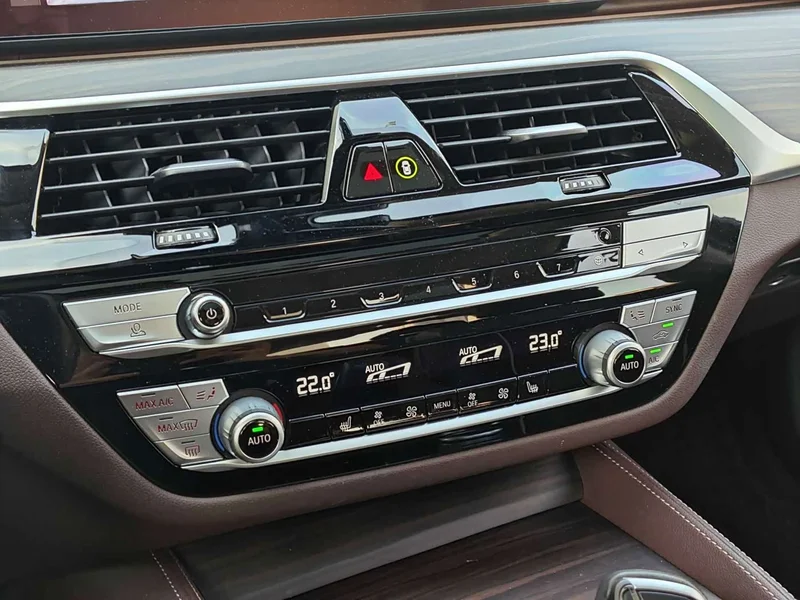 BMW 5-Series — фото 11