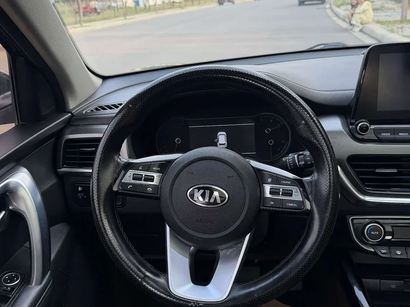 Kia Sportage — фото 8