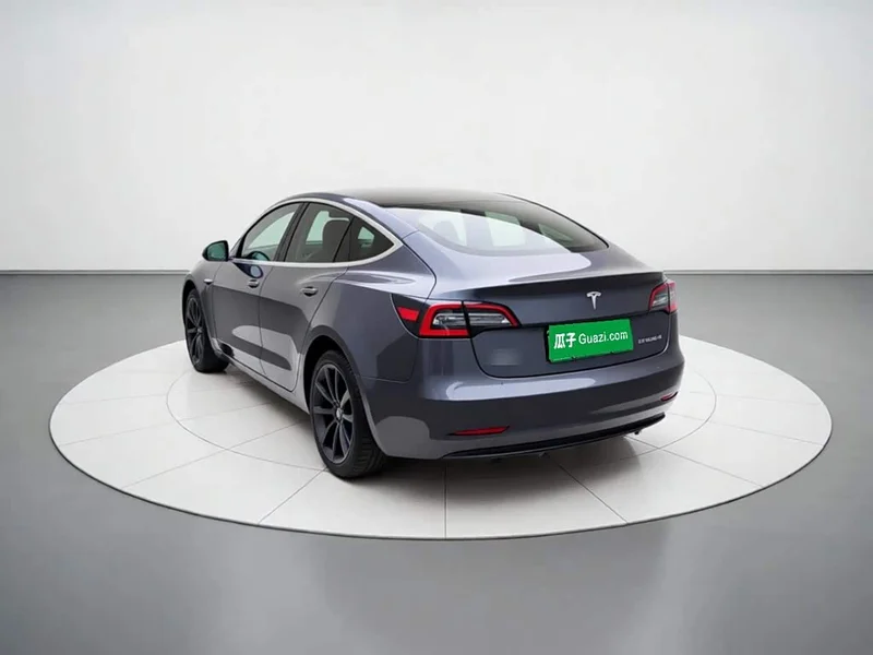 Tesla Model 3 — фото 5