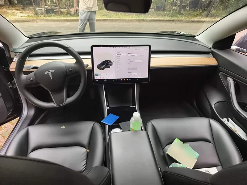 Tesla Model 3 — фото 10