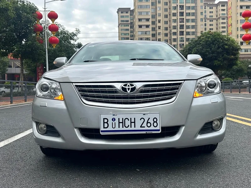 Toyota Camry — фото 2