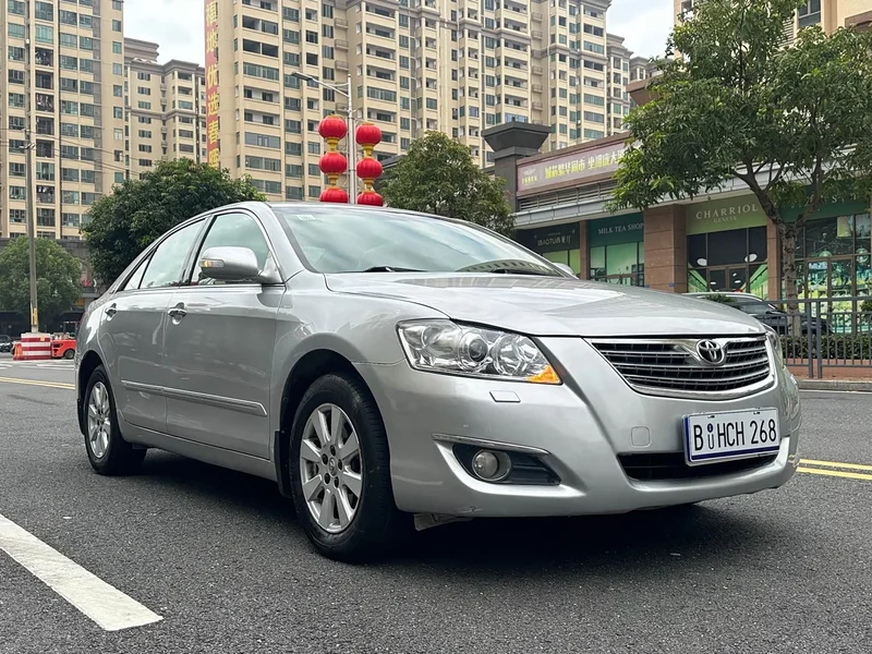Toyota Camry — фото 3