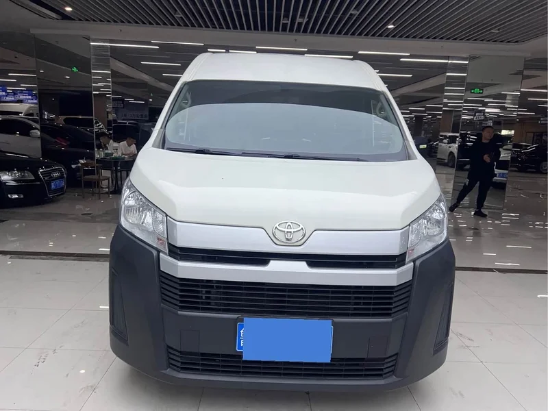 Toyota HiAce — фото 2