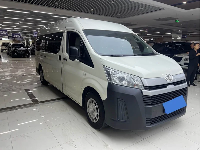 Toyota HiAce — фото 3