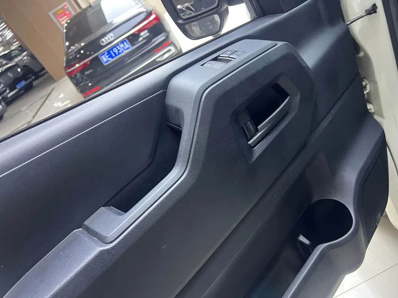 Toyota HiAce — фото 8
