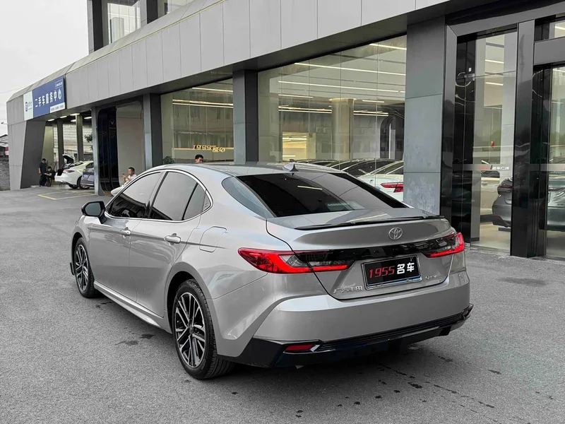 Toyota Camry — фото 7