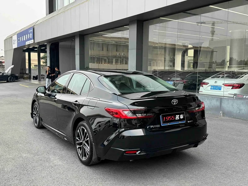 Toyota Camry — фото 7