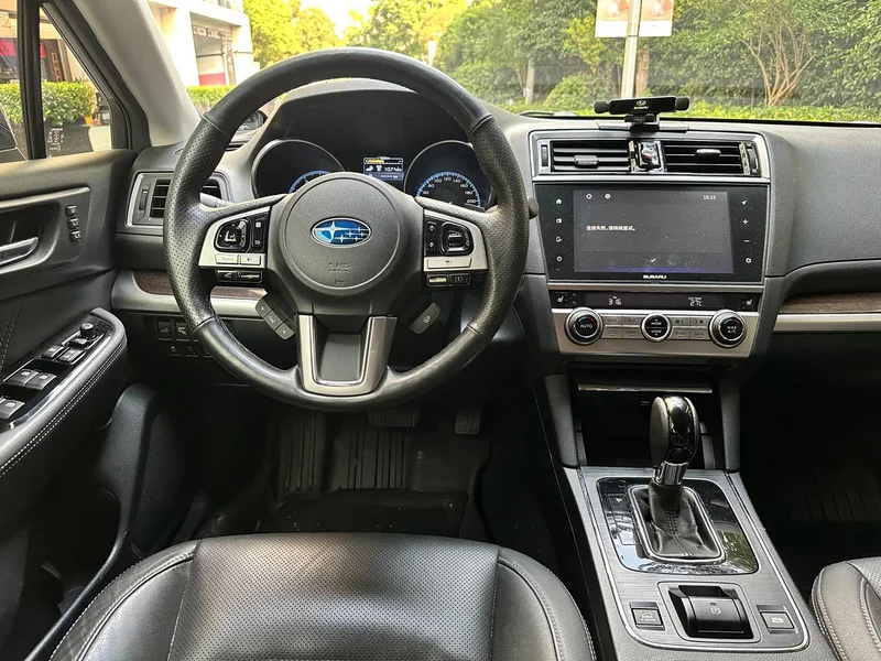 Subaru Outback — фото 9