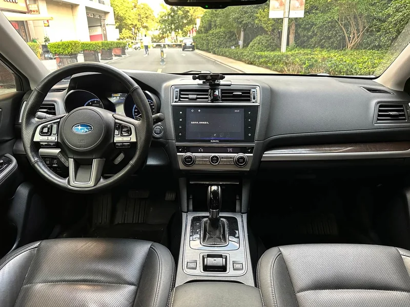 Subaru Outback — фото 10