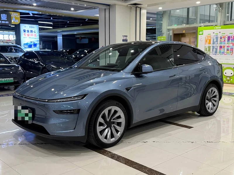 Tesla Model Y — фото 1