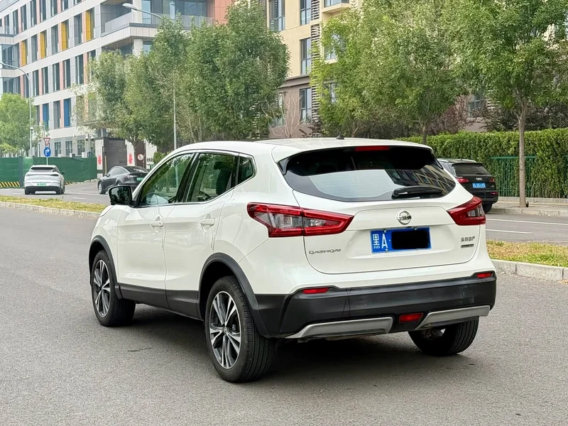 Nissan Qashqai — фото 7