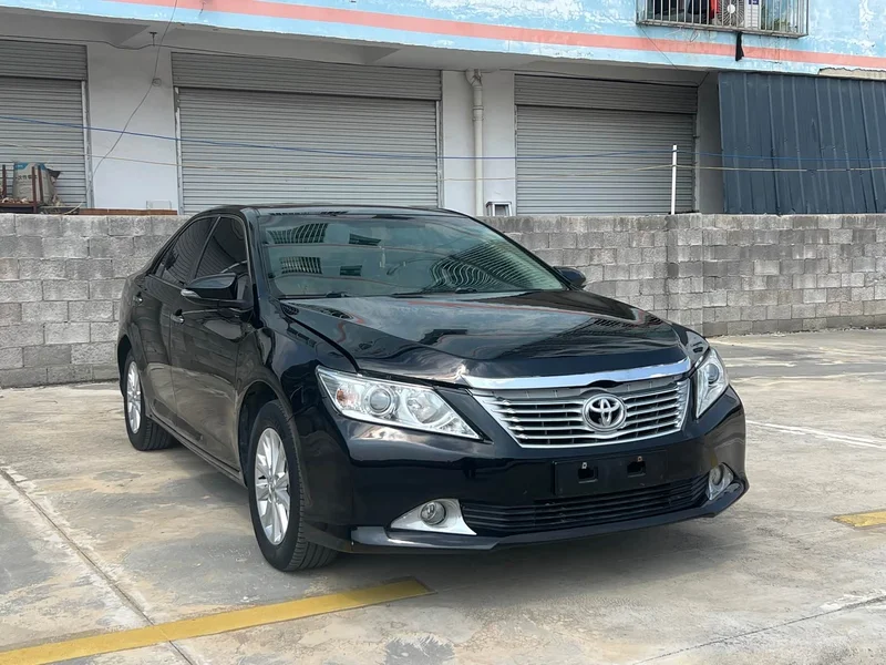 Toyota Camry — фото 2