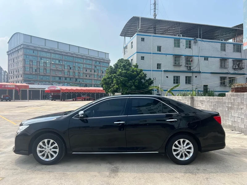 Toyota Camry — фото 5