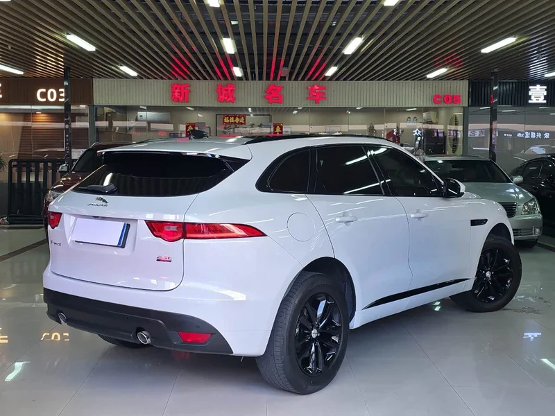 Jaguar F-PACE — фото 6